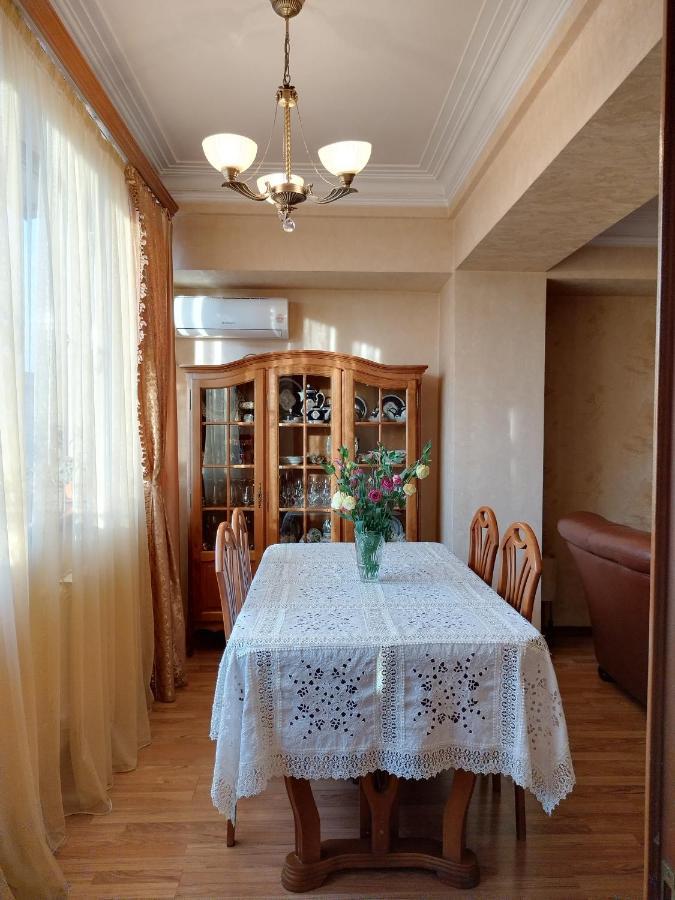 Lesi Apartament เยเรวาน ภายนอก รูปภาพ