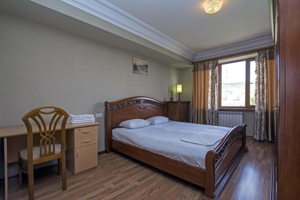 Lesi Apartament เยเรวาน ภายนอก รูปภาพ